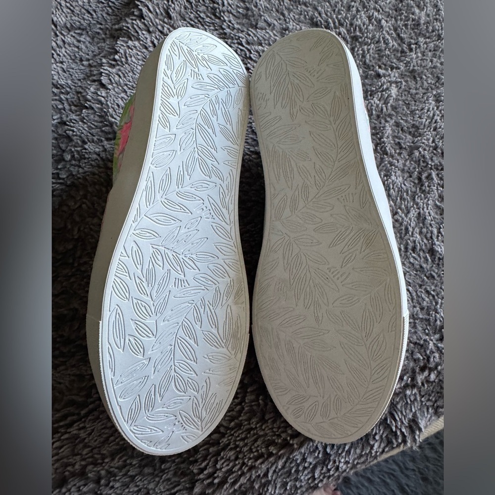 LILLY PULITZER Women’s Julie Sneaker - Picture 7 of 10